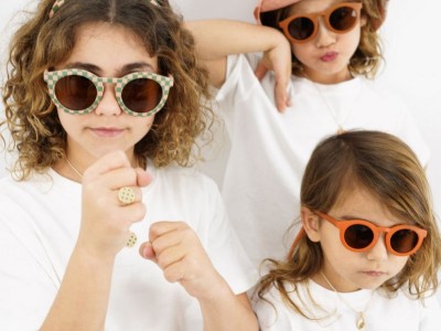 Lunettes de soleil et parapluies assortis pour toute la famille