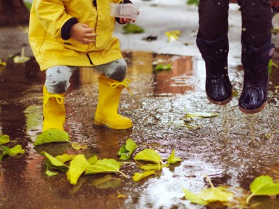 Rester sec sous la pluie en étant stylé ? C'est possible !